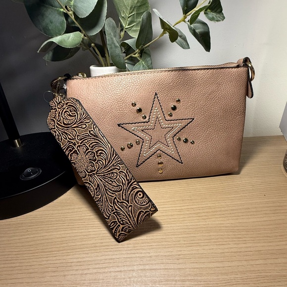 Cato Handbags - Cato wristlet NWOT